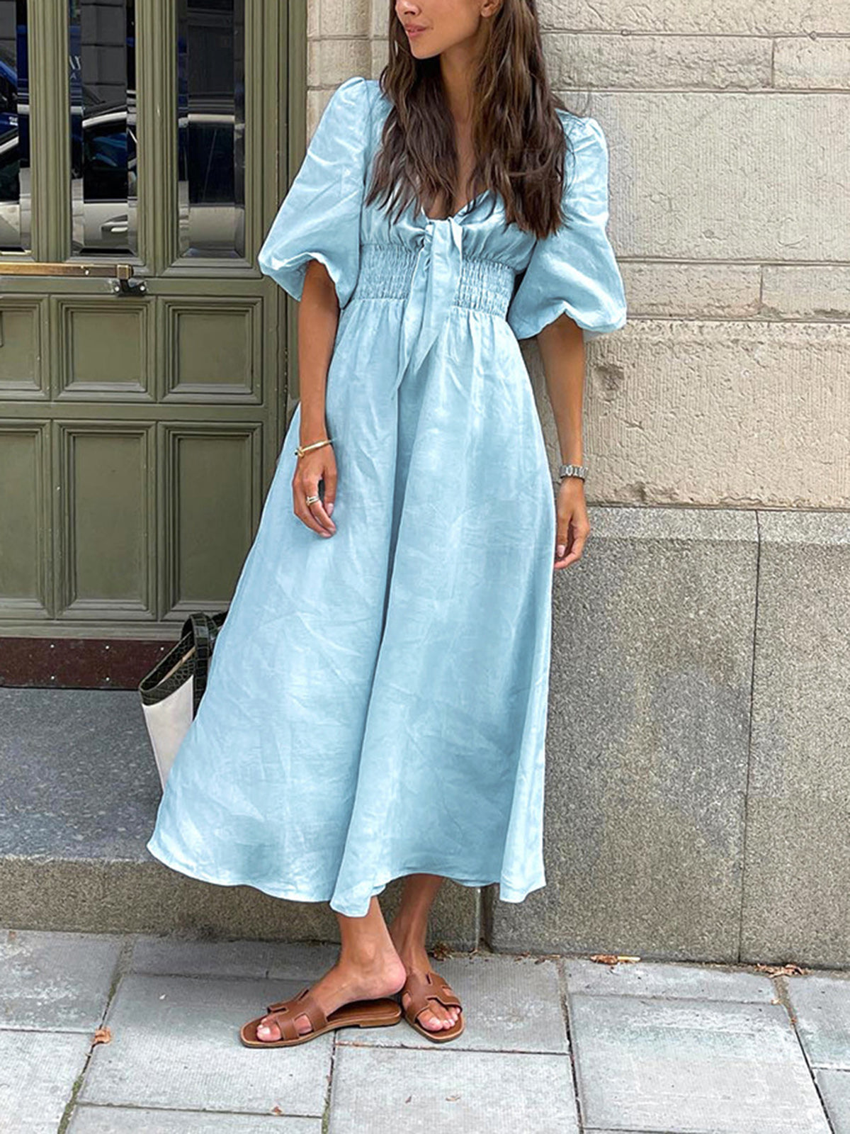 Orel – Midikleid aus Leinen und Baumwolle mit Schnürung vorne
