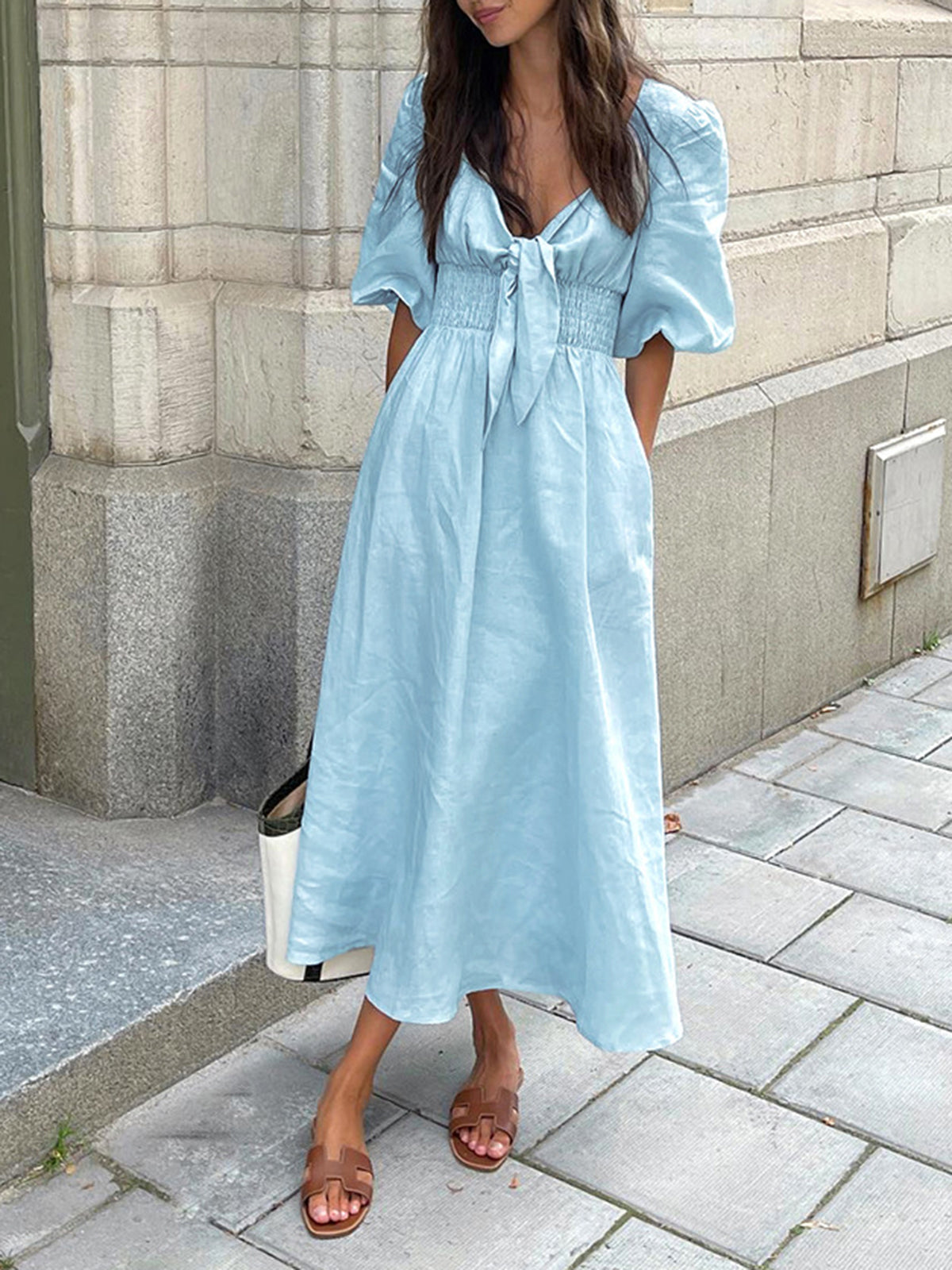 Orel – Midikleid aus Leinen und Baumwolle mit Schnürung vorne