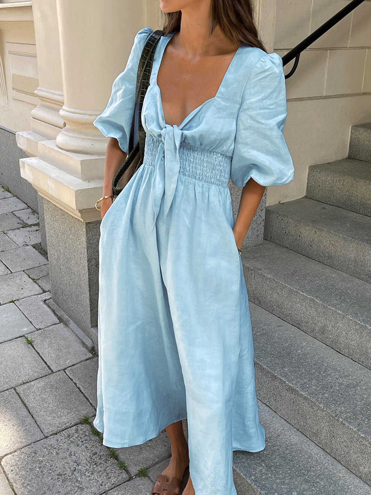 Orel – Midikleid aus Leinen und Baumwolle mit Schnürung vorne