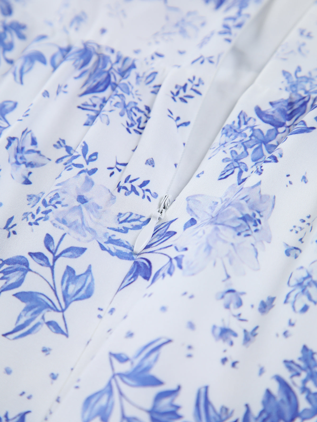 ReavŽ Langes Kleid „Forget Me Not“ mit Blumentaschen und Reißverschluss