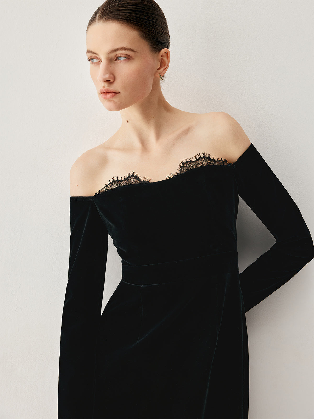 Nalsimo – Schulterfreies Patchwork-Midikleid aus Samt mit Schlitz
