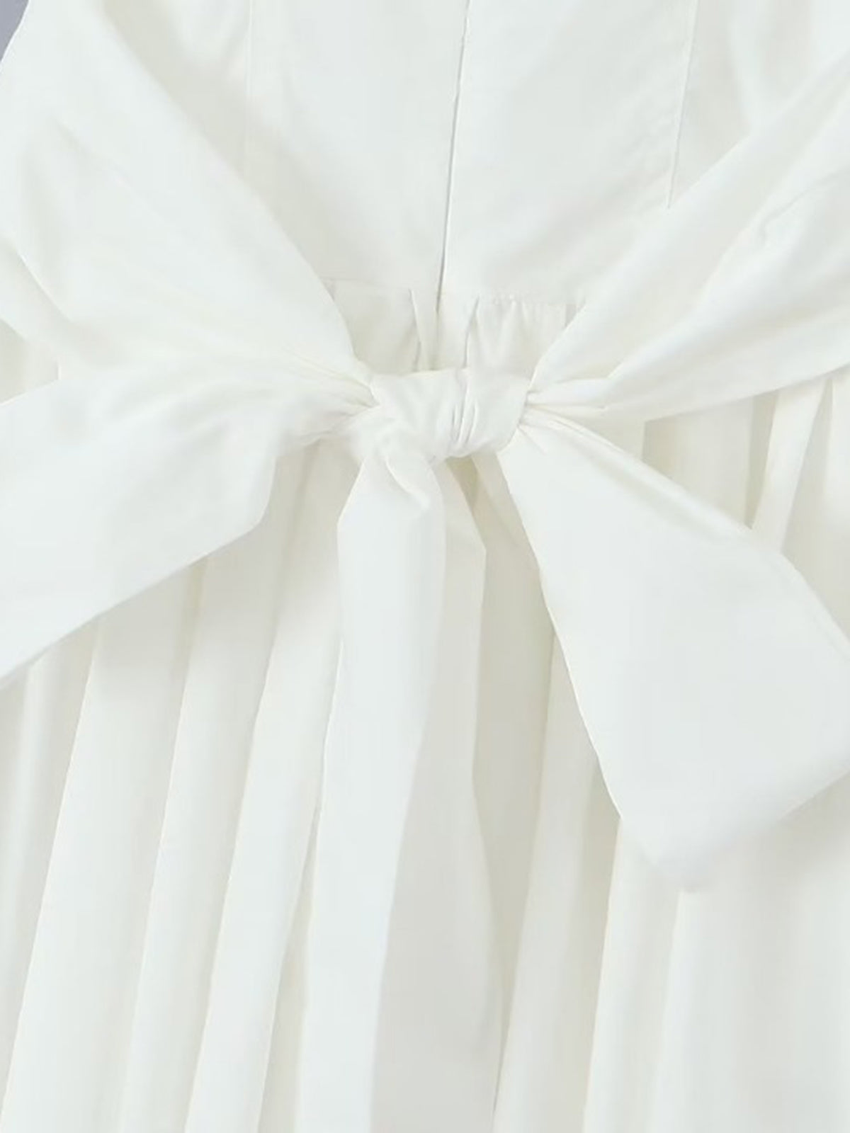 Gossamwind – Kurzes Kleid mit Puppenkragen und Schnürung