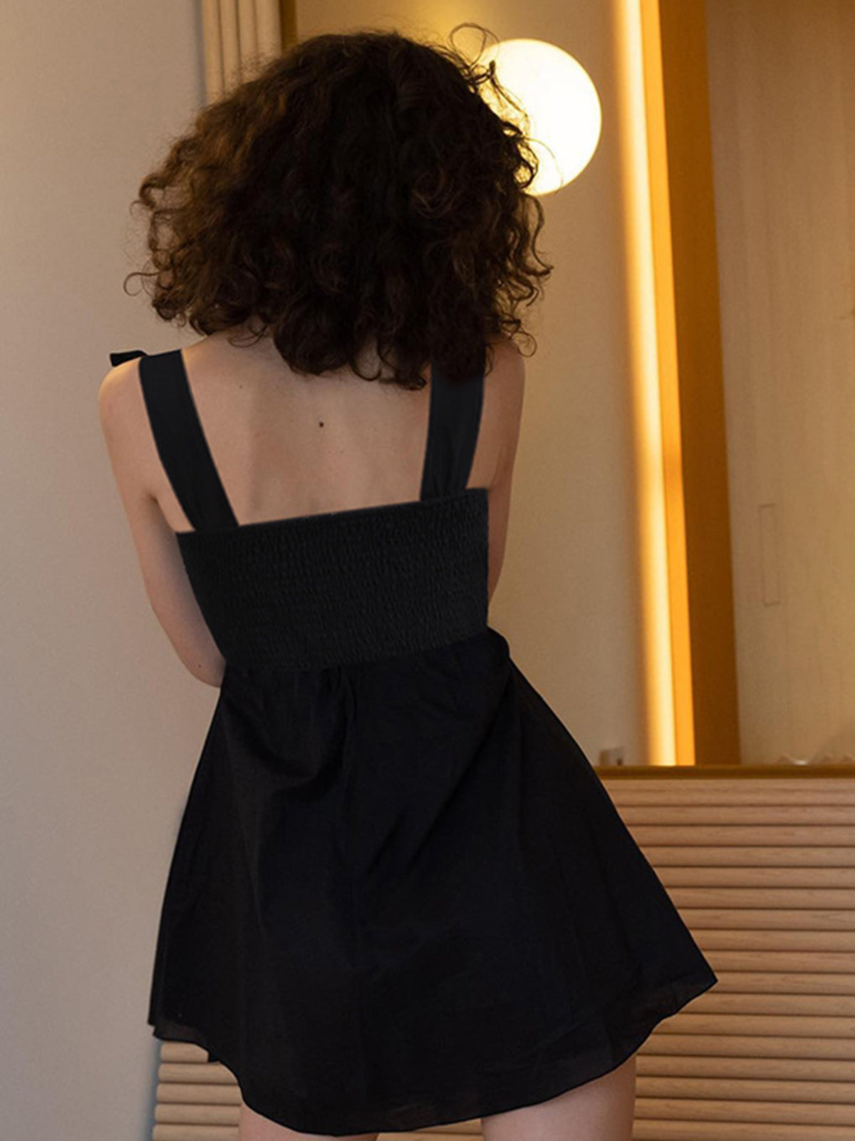 Reverdust – Kurzes Camisole-Kleid mit gerafftem Knoten