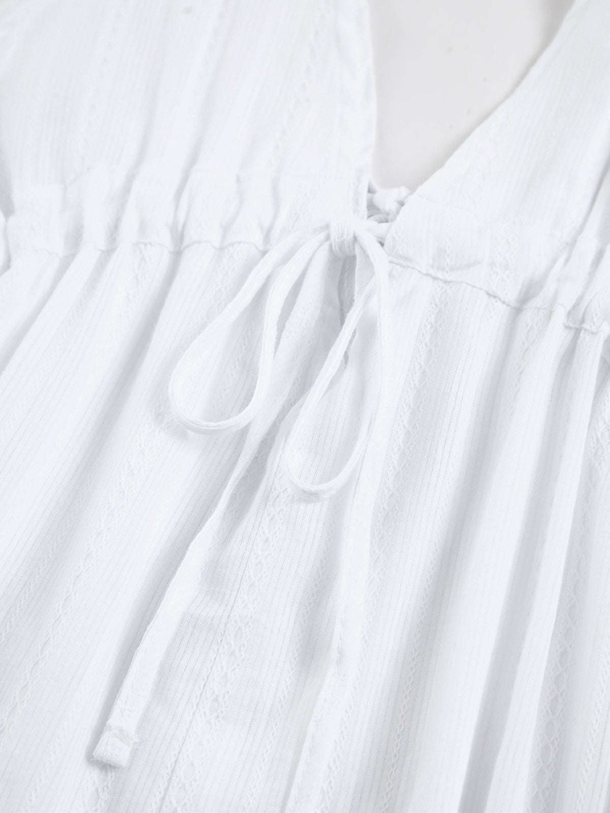Halbtransparentes, kurzes Kleid „Maveth“ aus reiner Baumwolle mit offenem Rücken