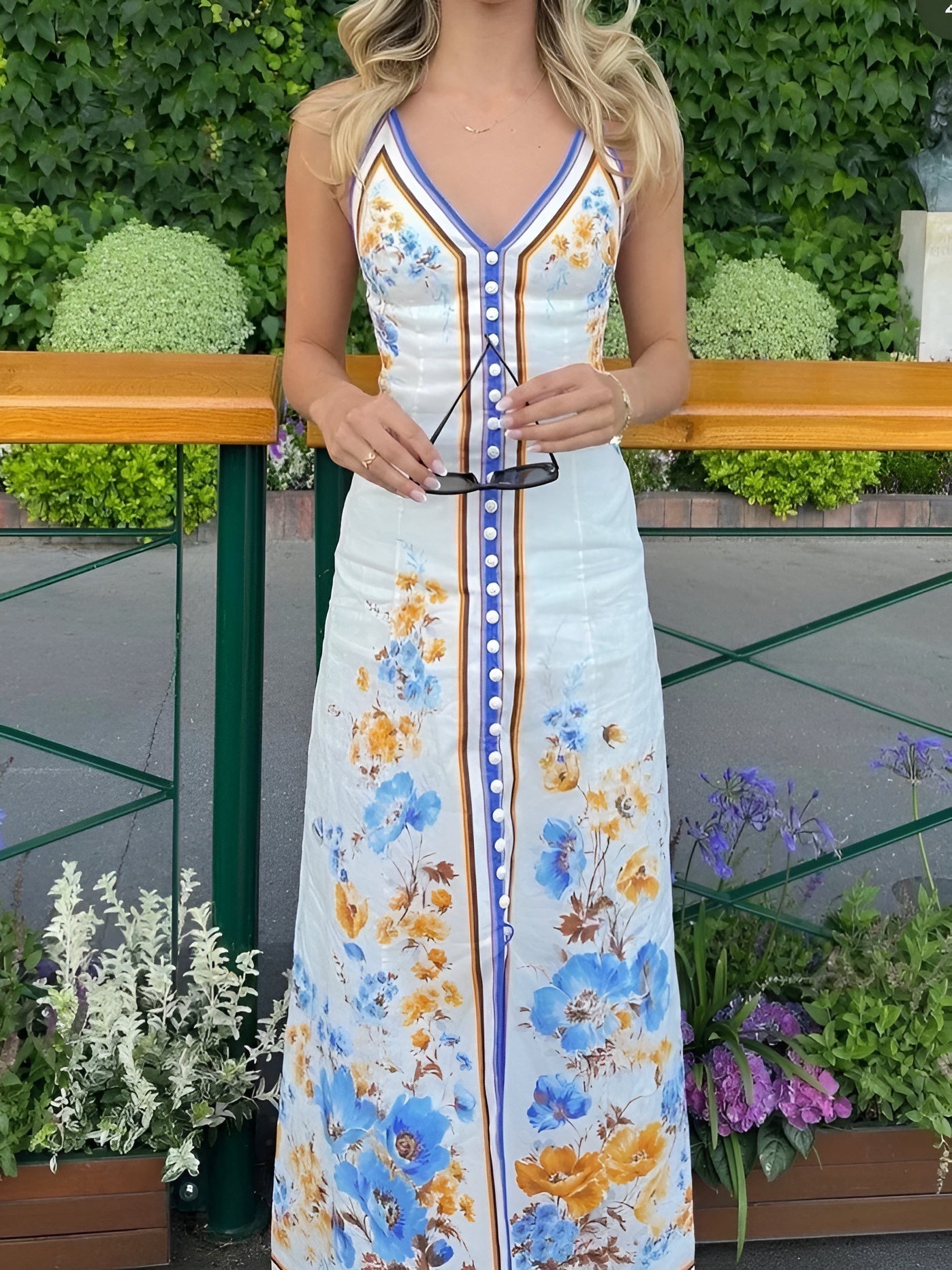 Liene – Lässiges, langes Neckholder-Kleid mit Blumenmuster