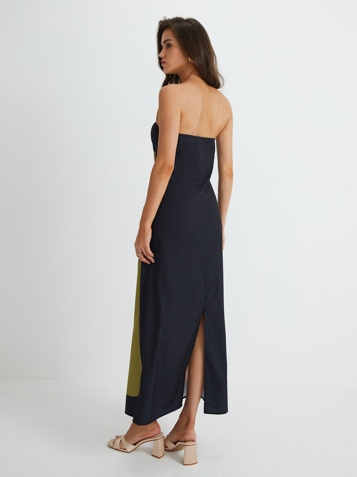 Minea – Langes, geschlitztes Schlauchkleid mit großem Blumendruck