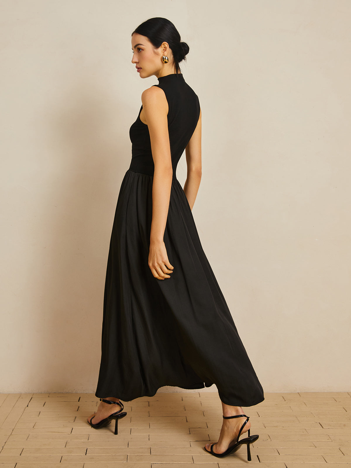 Lyrviel Solid Mock Neck Sleeveless Long Dress