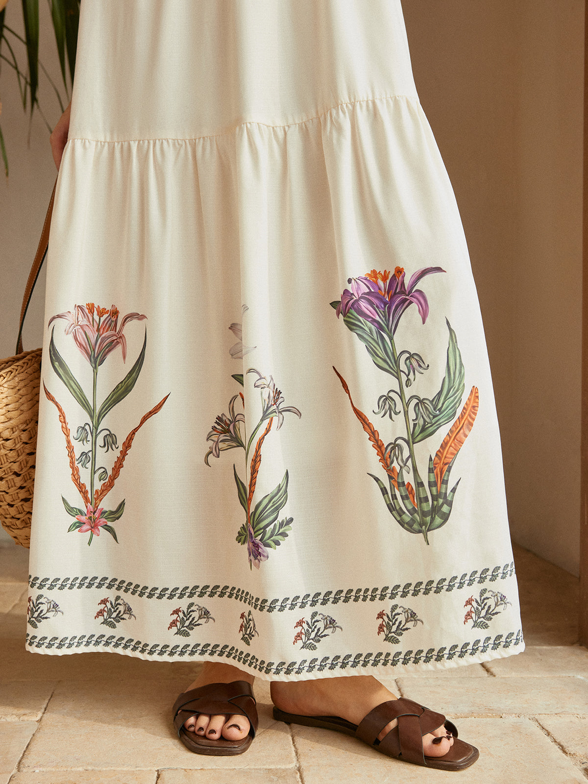 TavŽ Backless Pleated Floral Dress