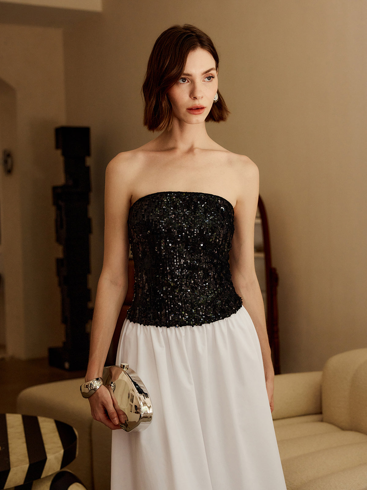 Solarfire – Langes Schlauchkleid mit plissierten Pailletten