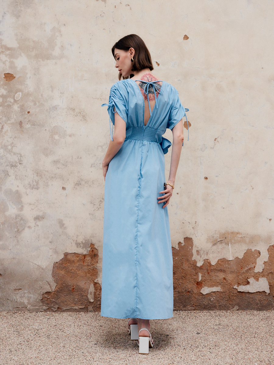 Reversilk – Langes Kleid mit Blumenmuster und Kordelzug und V-Ausschnitt