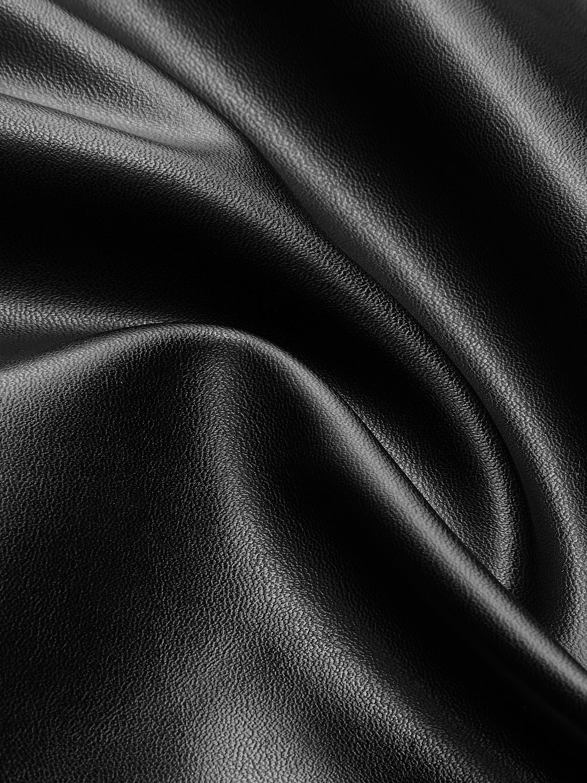 Majestsilk – Camisole-Kleid aus PU-Leder mit seitlichem Schlitz