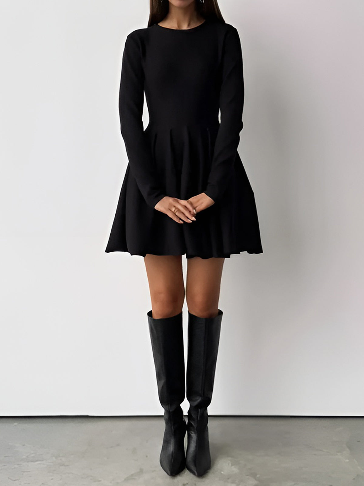 Enchantspun – Kurzes, schlichtes, plissiertes Pulloverkleid