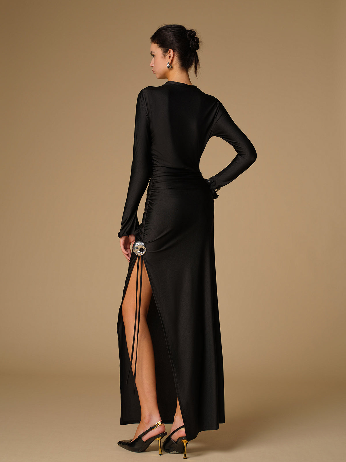 Lumisilk Langes Plisseekleid mit Metalldekor
