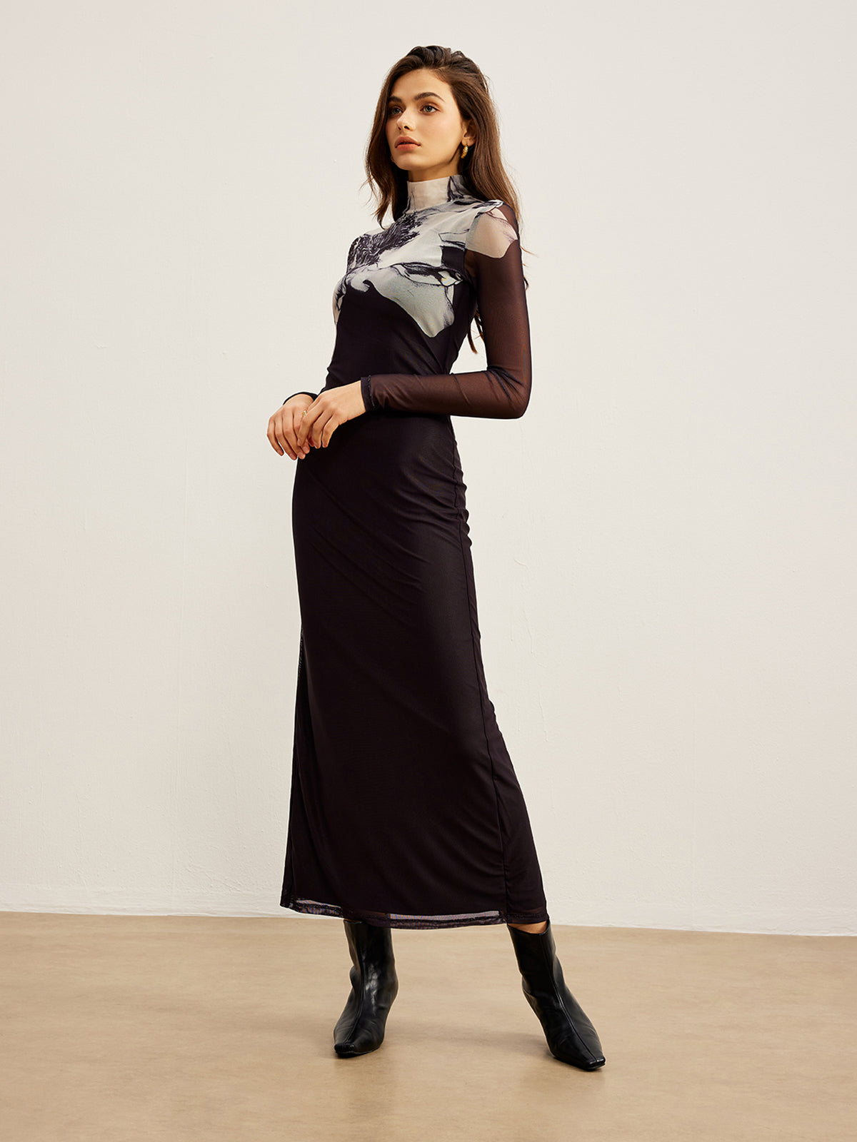 Myrviel bedrucktes Netzkleid mit Stehkragen