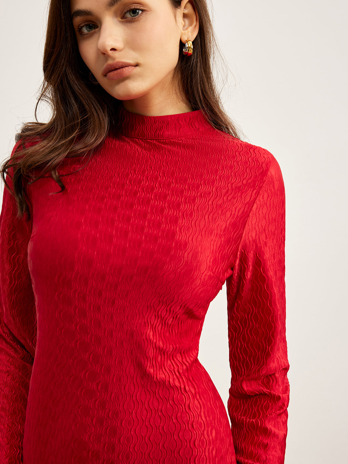 Strukturiertes Kleid mit Stehkragen von Solarspun