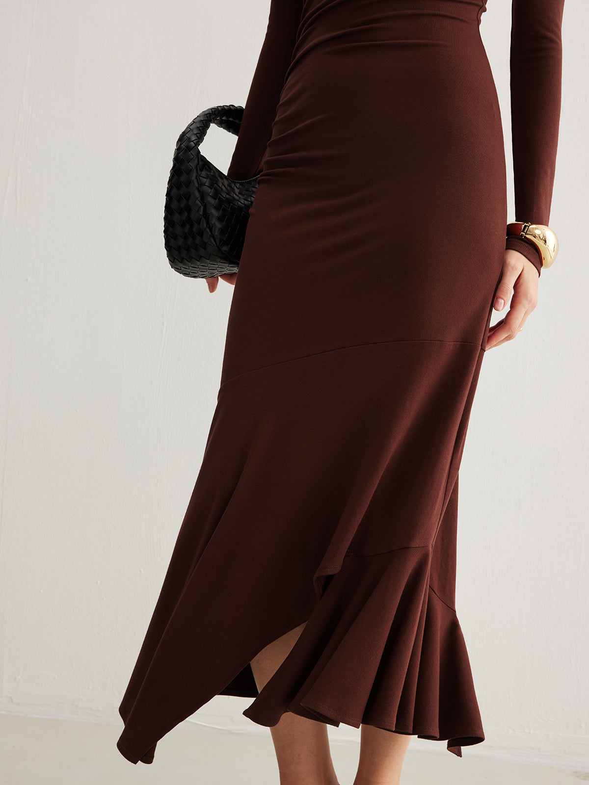 Enchantsilk – Langes Rollkragenkleid mit unregelmäßiger Plisseefalte