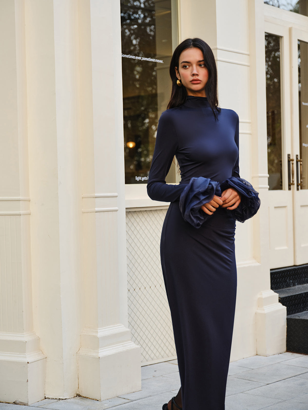 Serapbloom Elegantes langes Jerseykleid mit Rüschen und Schlitz