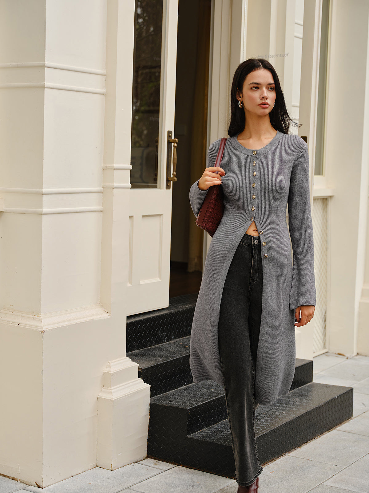 Opalsilk – Vielseitiges Pulloverkleid mit Metallbrust