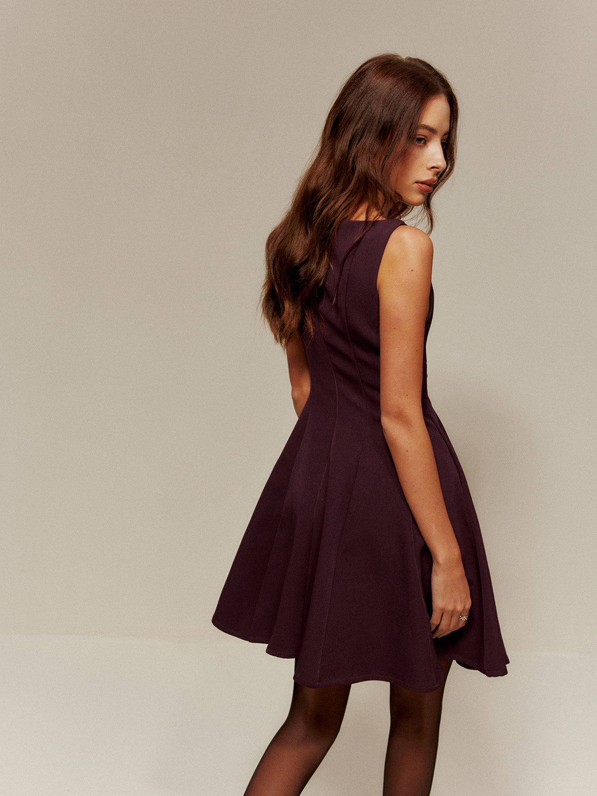 Opalspun – Kurzes Tank-Kleid mit plissierten Taschen