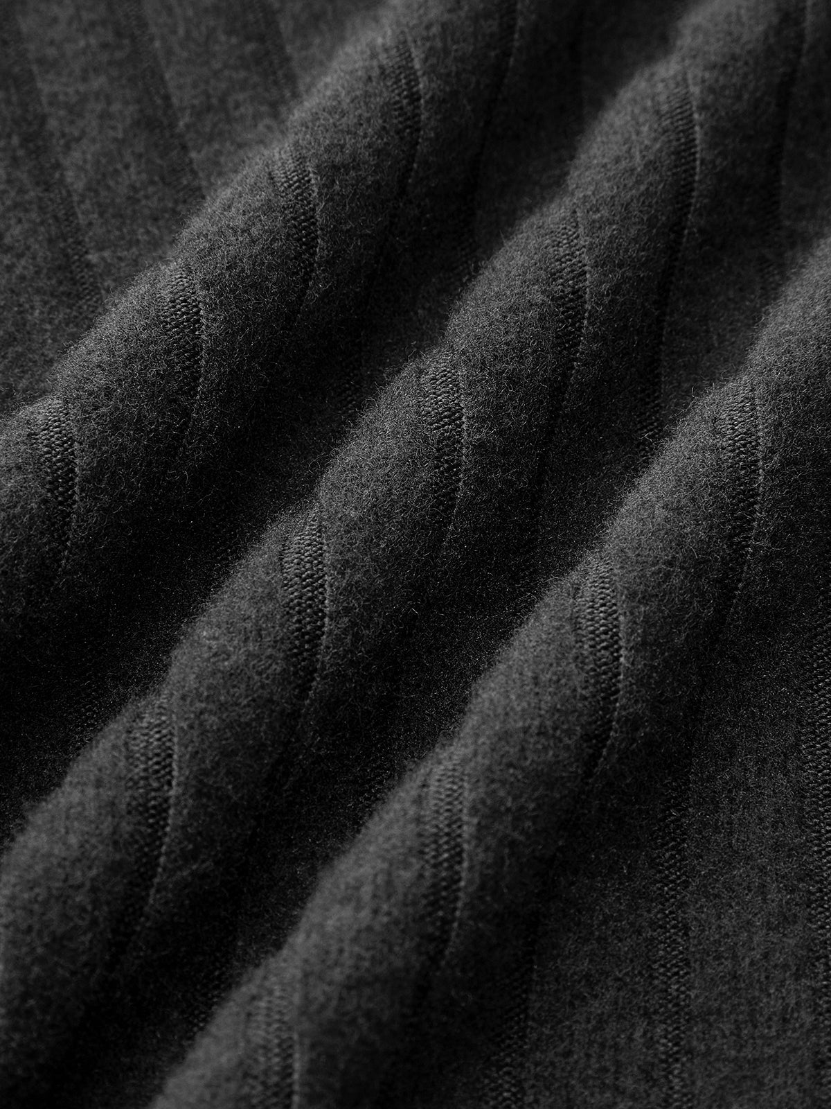 Majestdust – Kurzes, geripptes Kleid mit Stehkragen