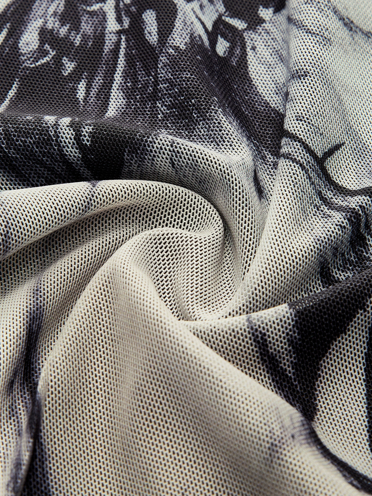 Myrviel bedrucktes Netzkleid mit Stehkragen