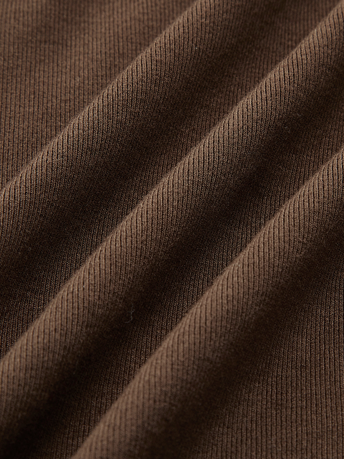 Shimfire – Plisseekleid mit unregelmäßigem Metallring-Schlitz