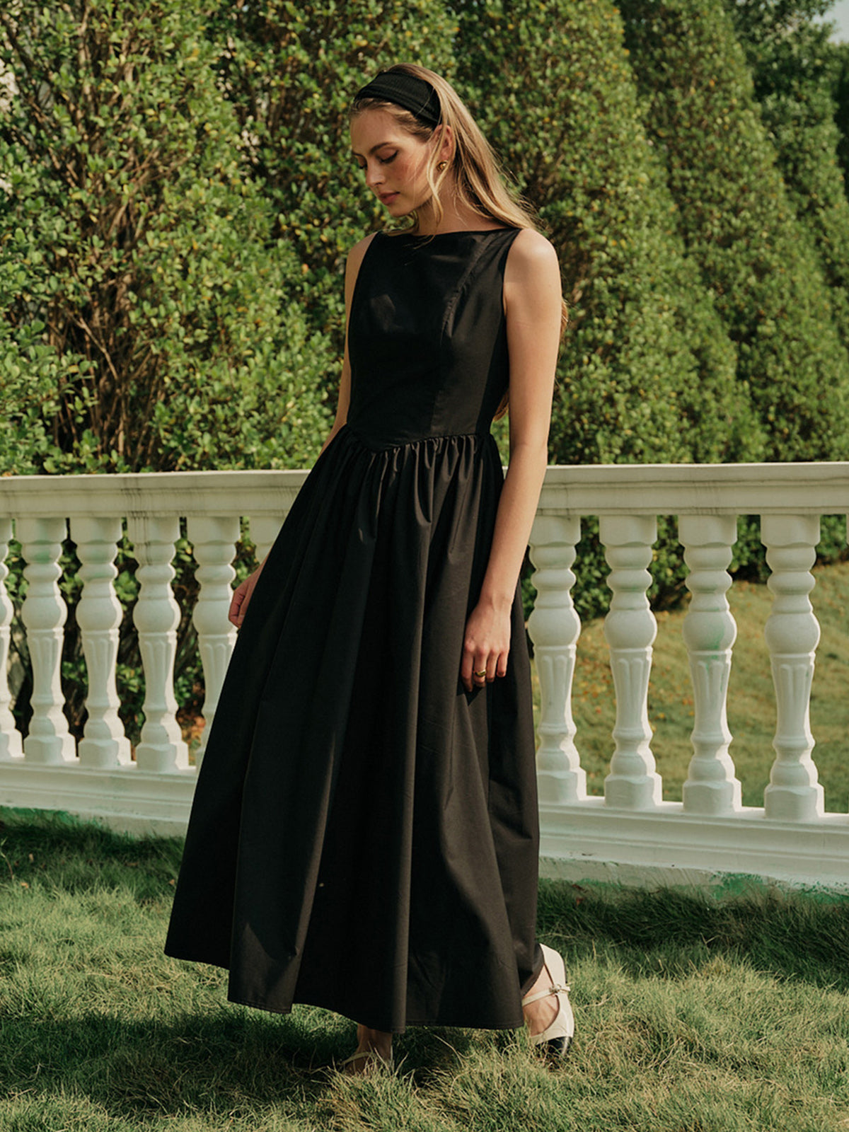 Mystwind – Rückenfreies, plissiertes, ärmelloses langes Kleid