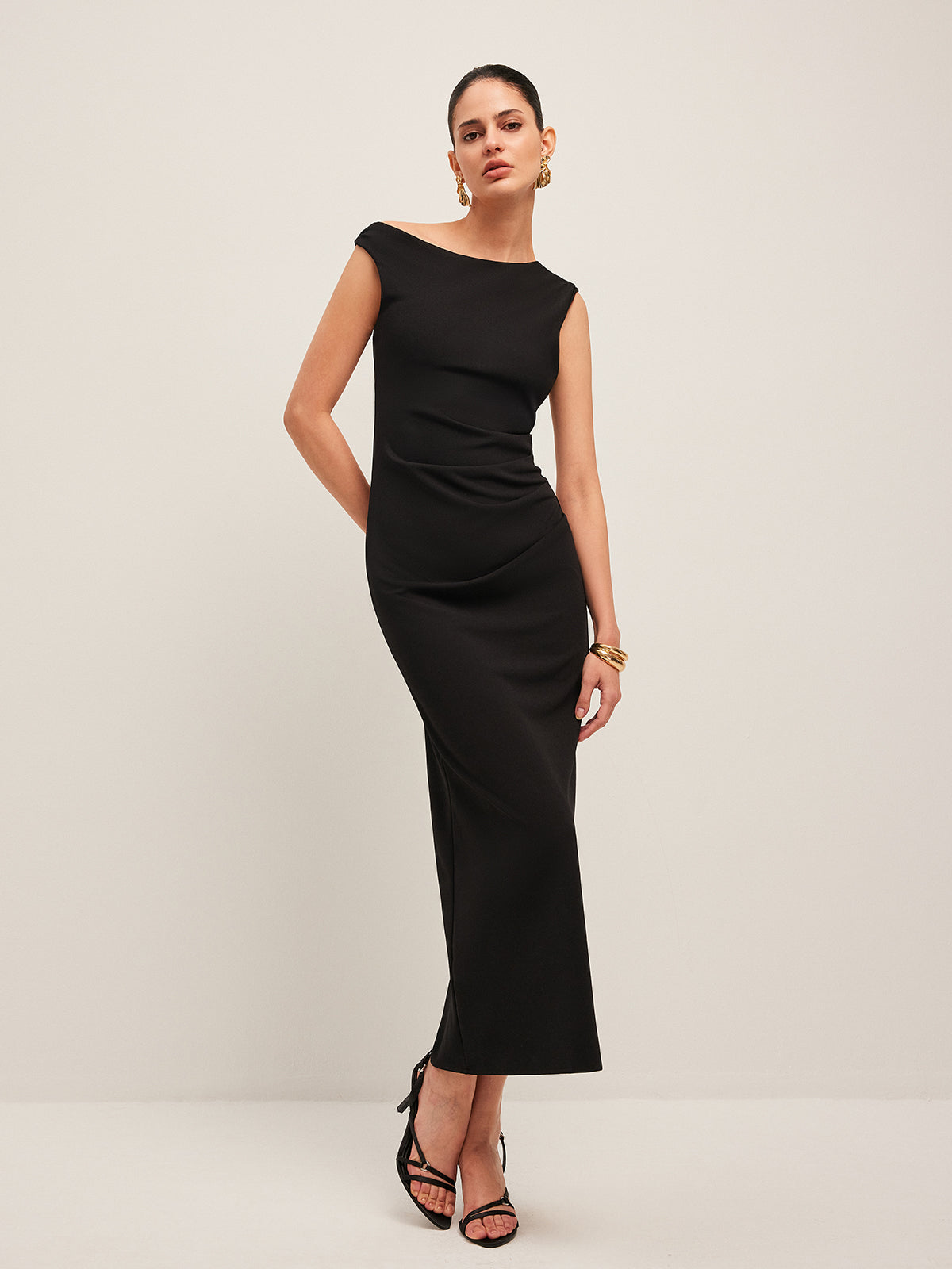 Serapspun – Kleid mit asymmetrischen Schultern