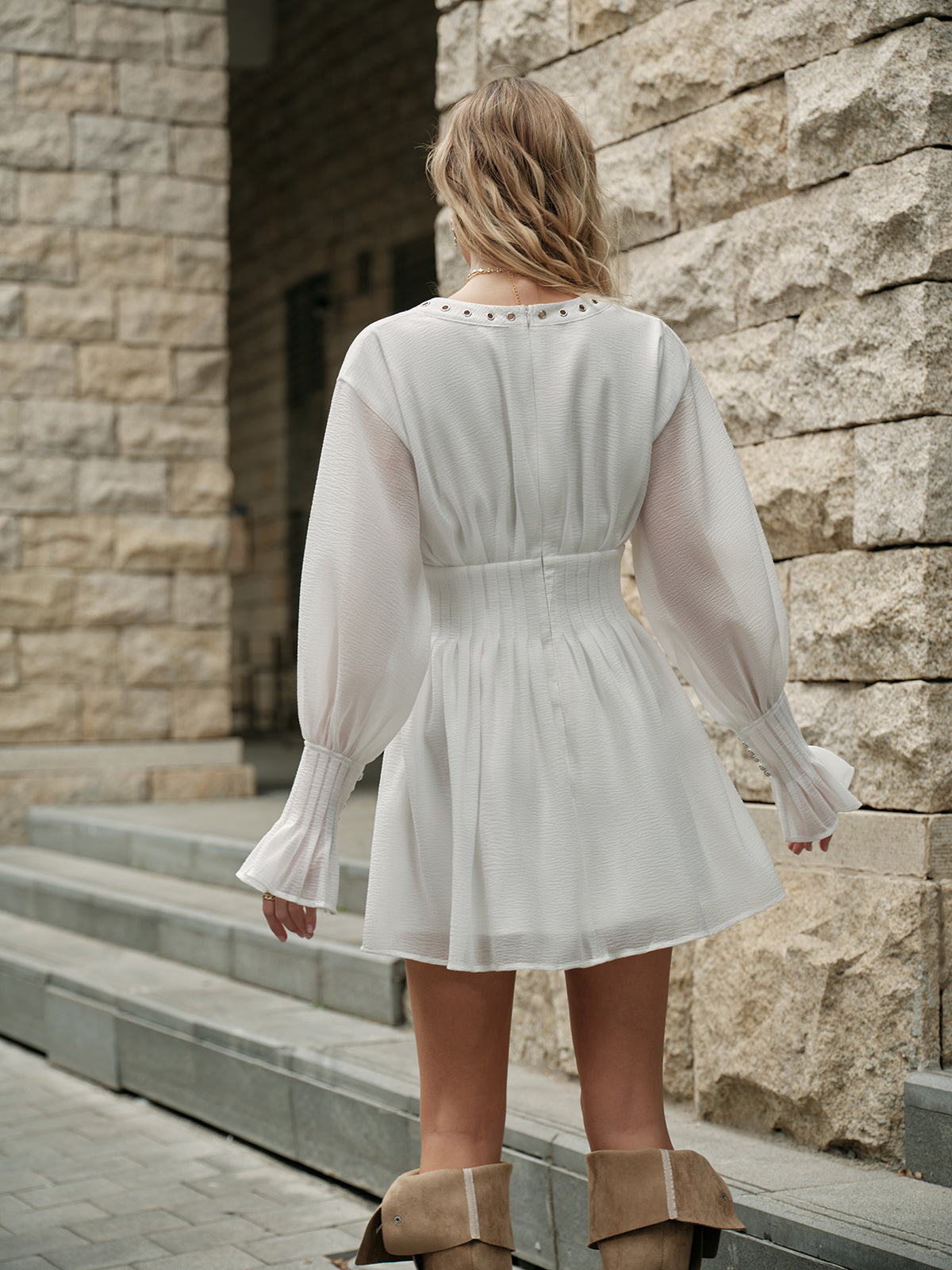 Reverspun Halbtransparentes Kleid mit Schnürung vorne