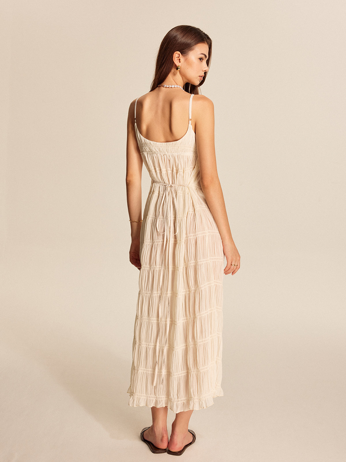 Shimwind – Halbtransparentes Plisseekleid mit Riemchen