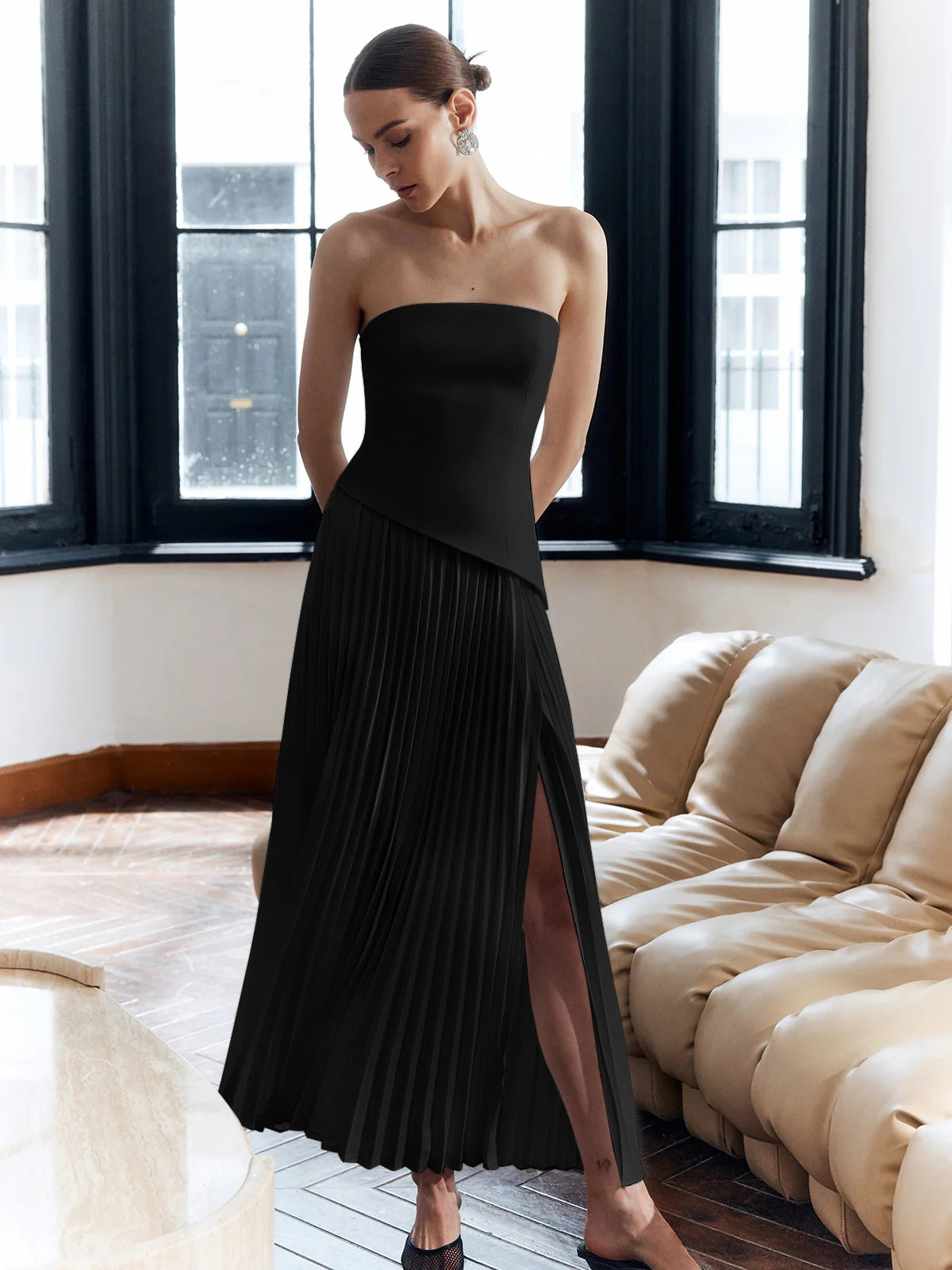 OlivŽ Solides, plissiertes, trägerloses Kleid mit Schlitz