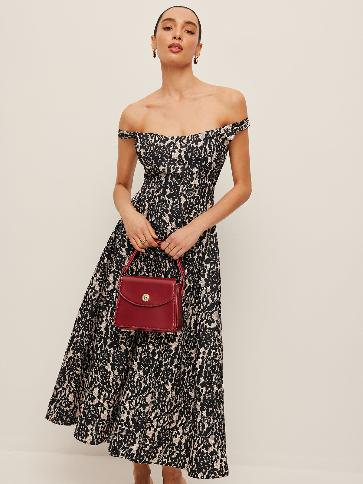 Tiha – Schulterfreies Kleid mit Blumenmuster