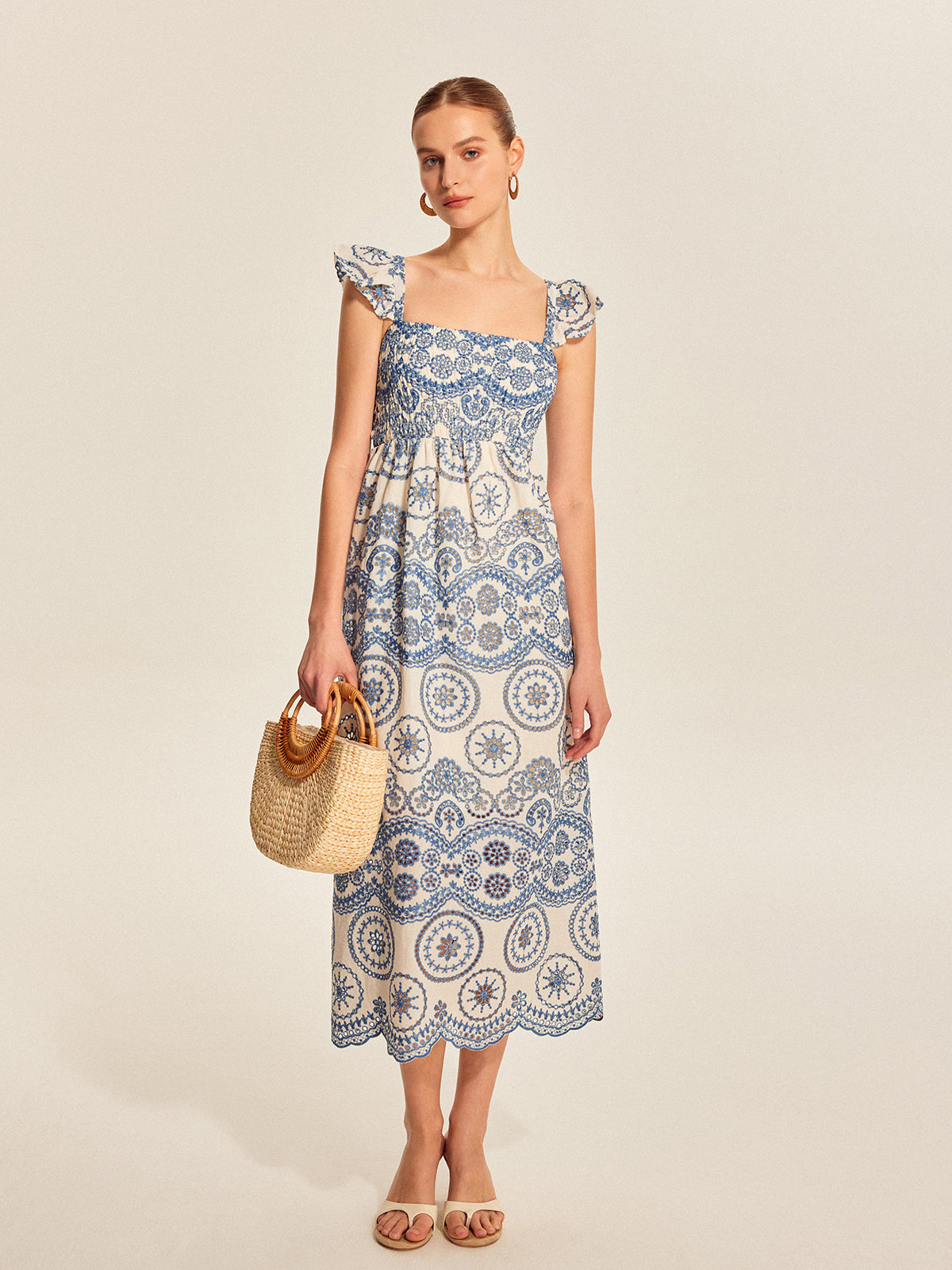 Mirabelle Semi-Sheer Boho Blommig Klänning med Utskurna Ryggar