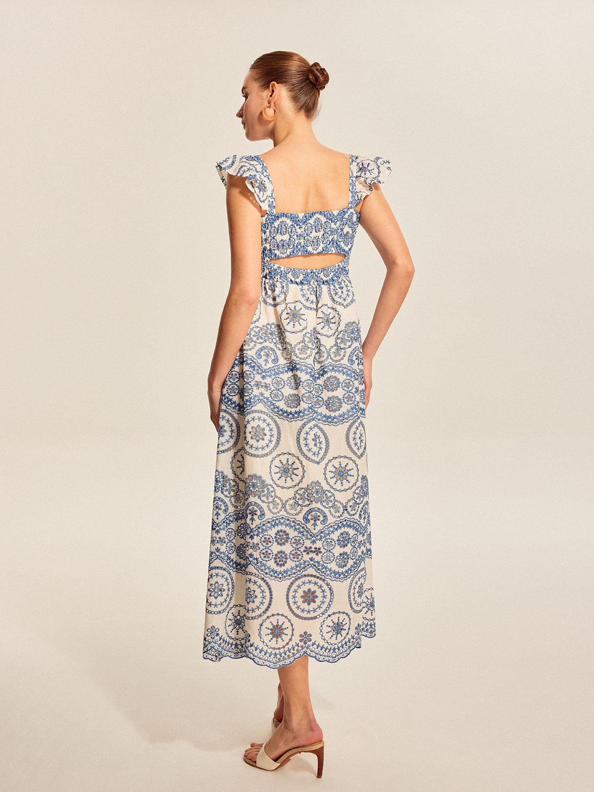 Mirabelle Semi-Sheer Boho Blommig Klänning med Utskurna Ryggar