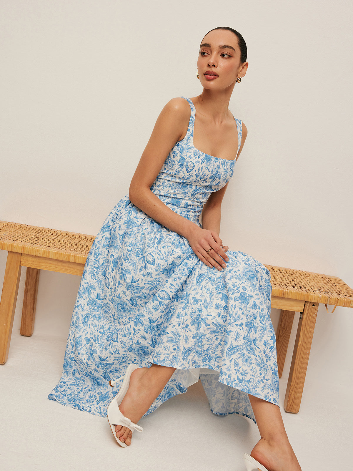 Orelle – Bedrucktes Kleid mit eckigem Ausschnitt und Taschen