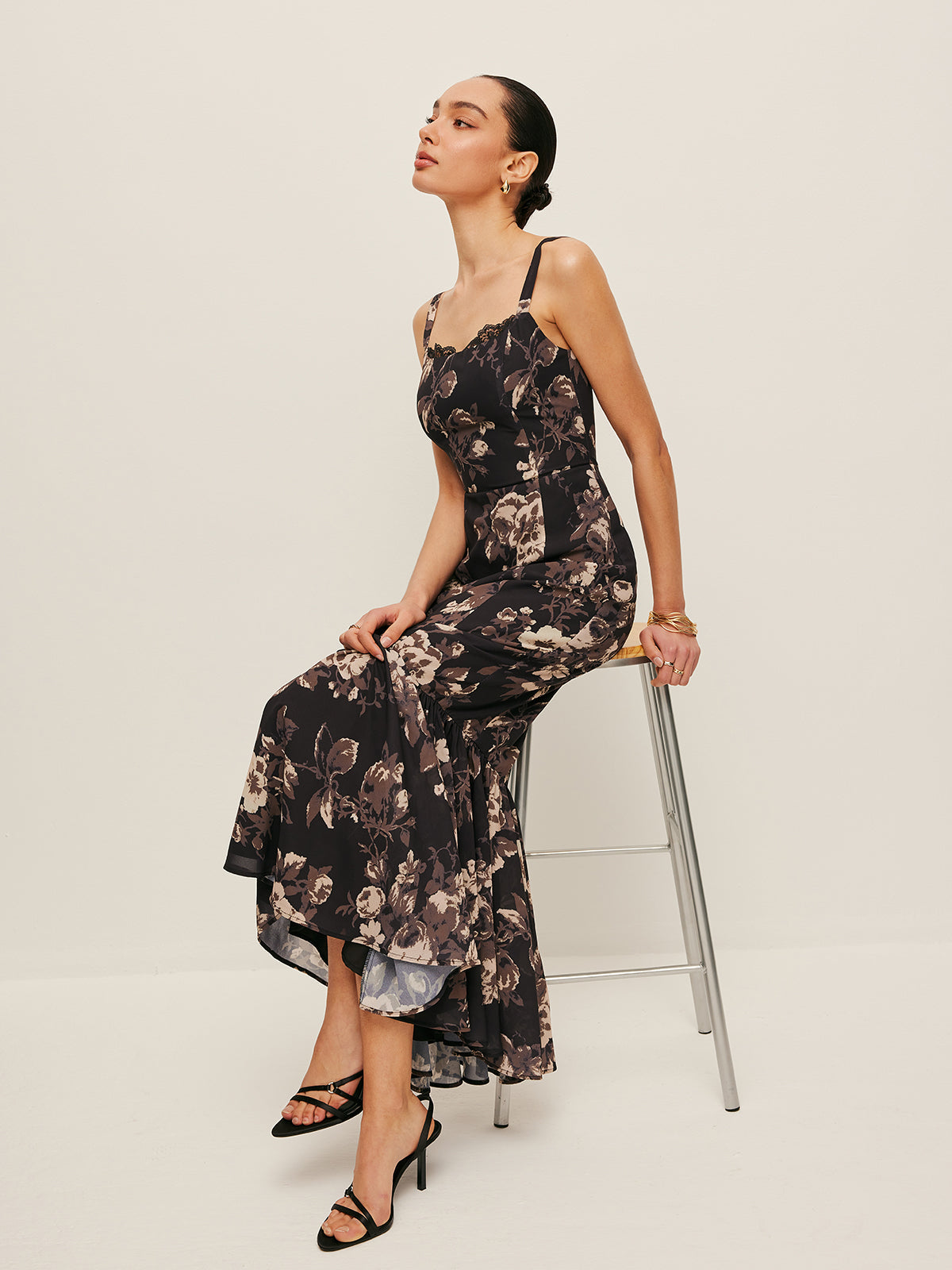Serapfire – Chiffonkleid mit floralem Rüschensaum