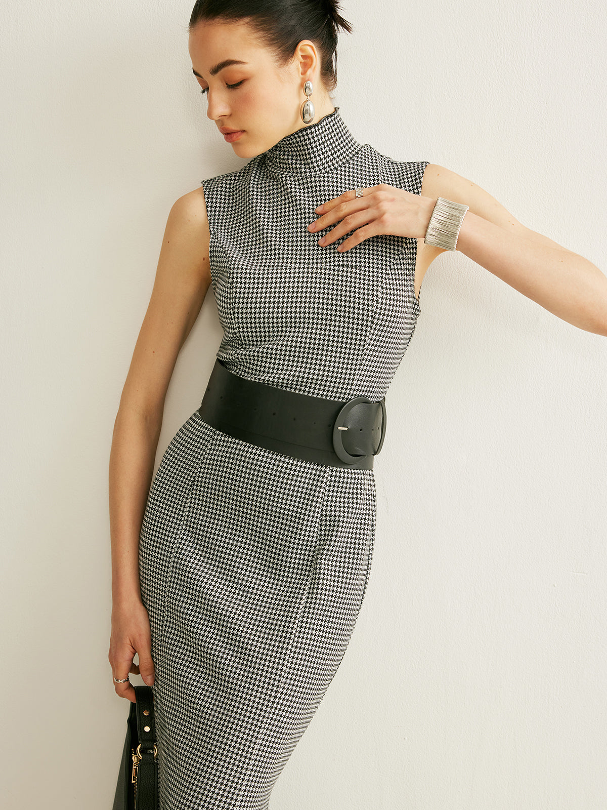 Divinesilk – Ärmelloses, kariertes Kleid mit Gürtel