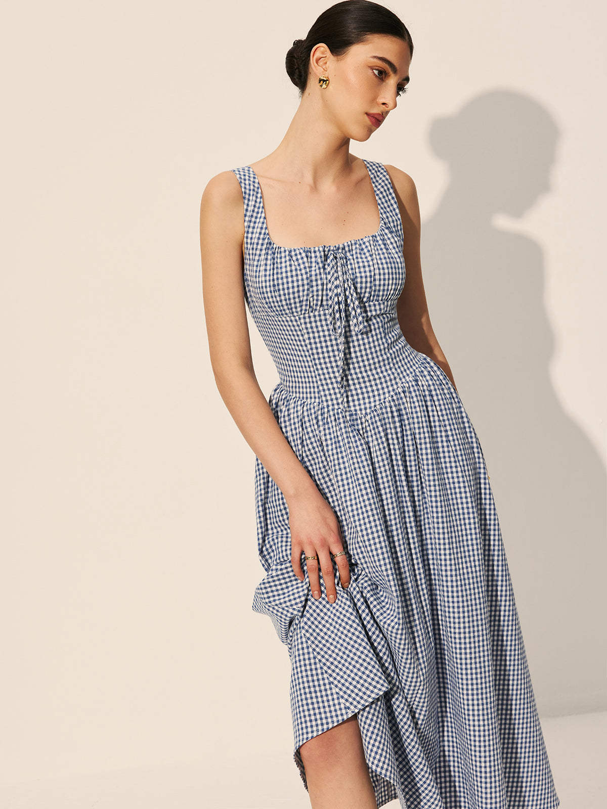 Mystisches Baumwollkleid mit Schachbrettmuster und Bindeband vorne