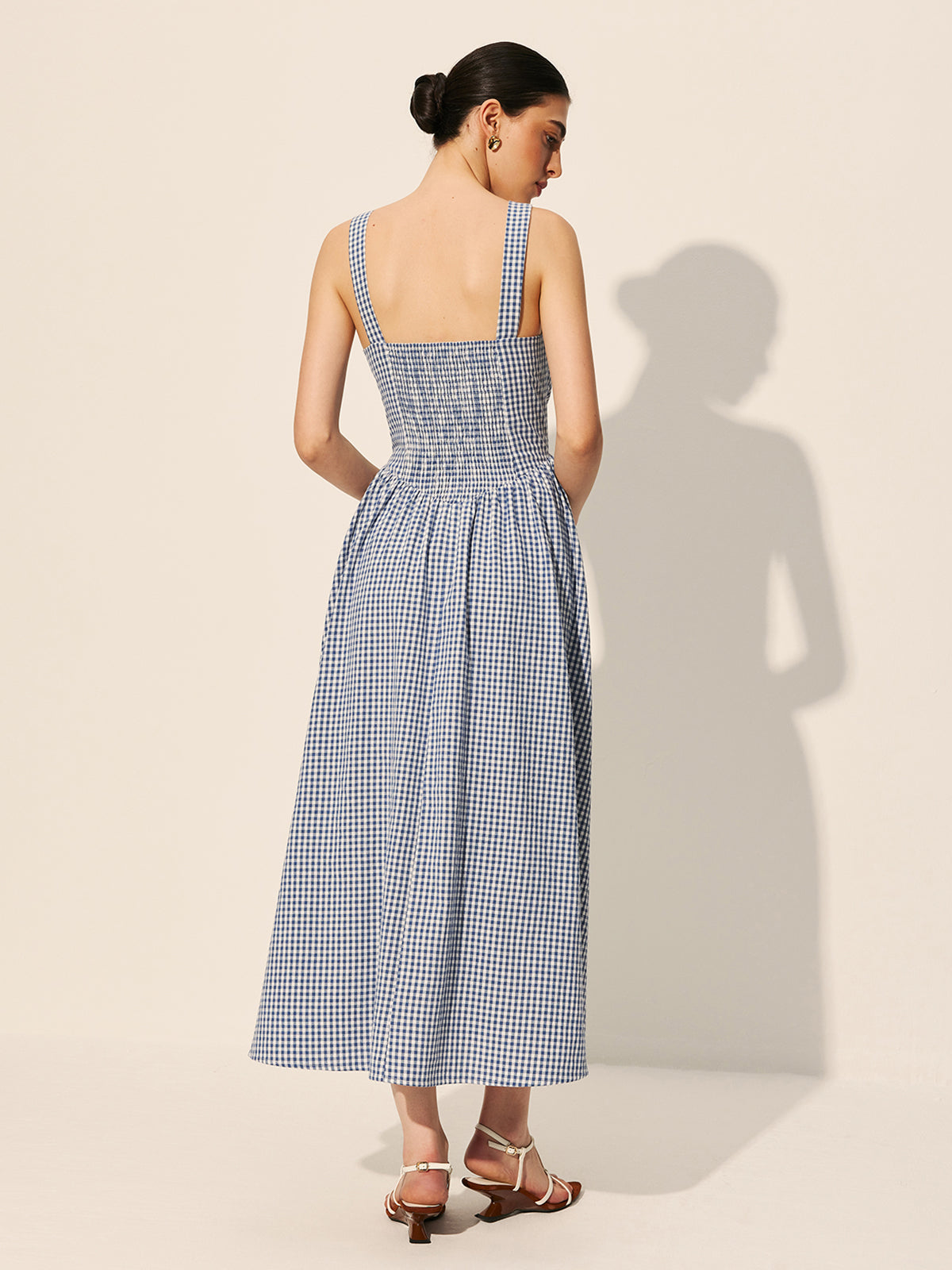 Mystisches Baumwollkleid mit Schachbrettmuster und Bindeband vorne