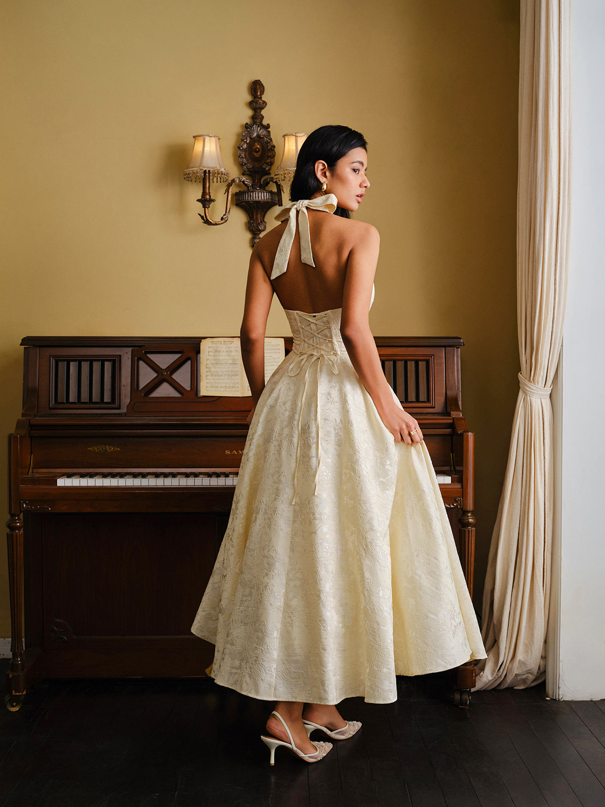 Niaty Vintage Neckholderkleid mit Schnürung am Rücken