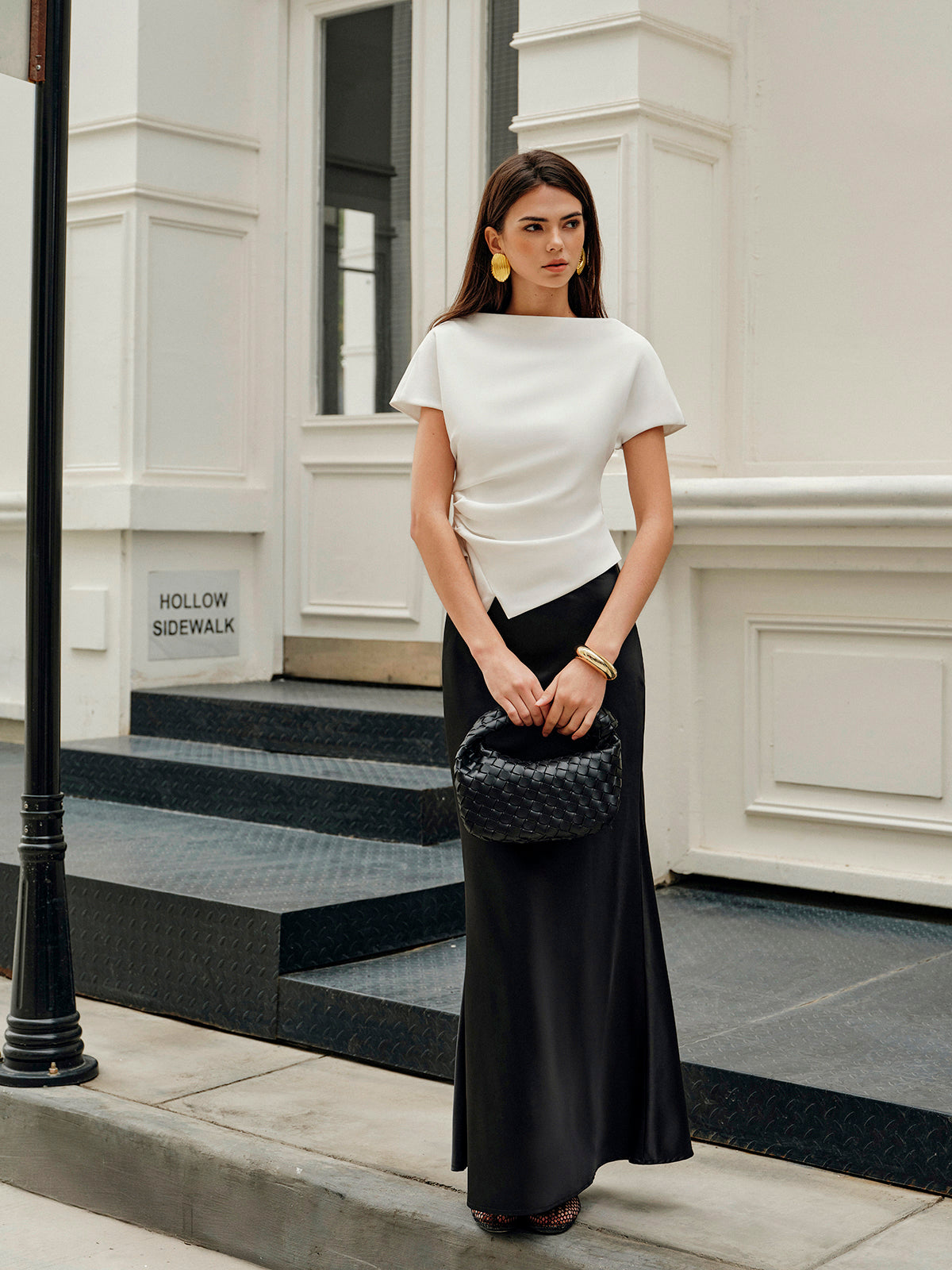Rielle – T-Shirt mit asymmetrischem Saum und Rüschen