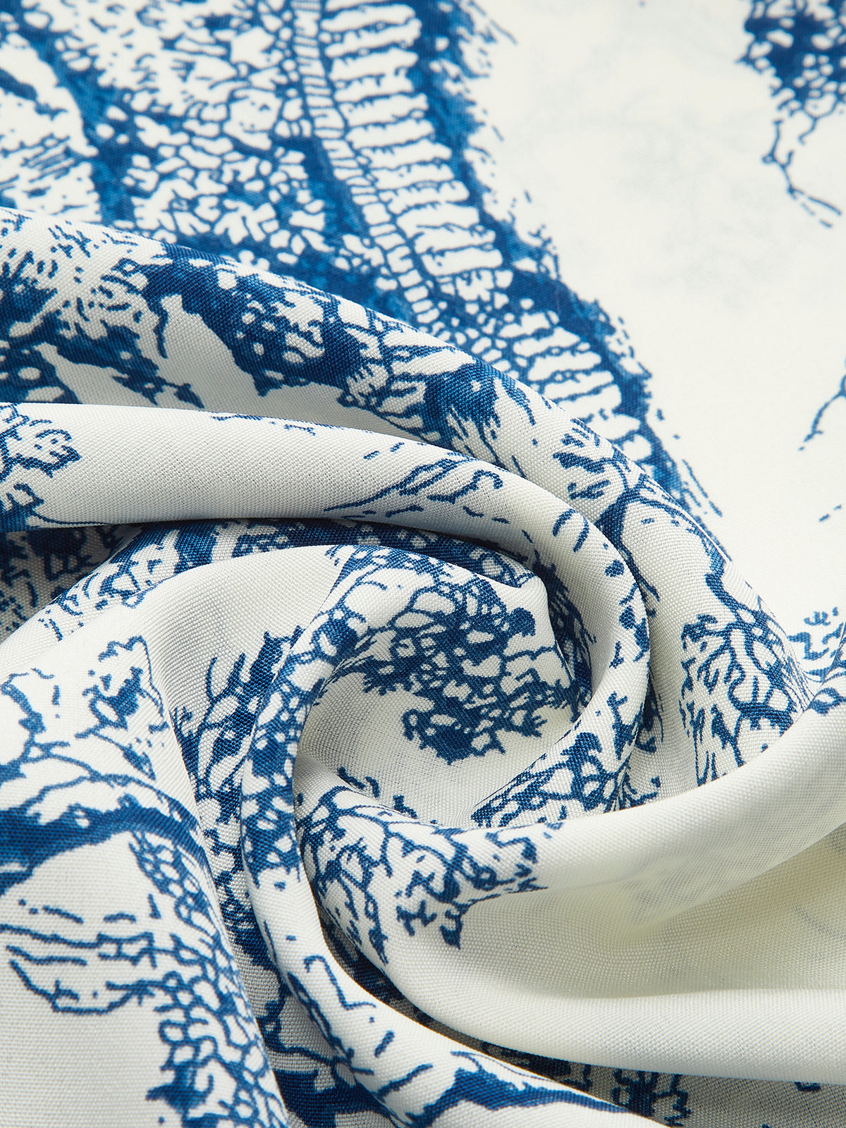 Schulterfreies Kleid mit gesmokten Ärmeln und Lumilace-Print