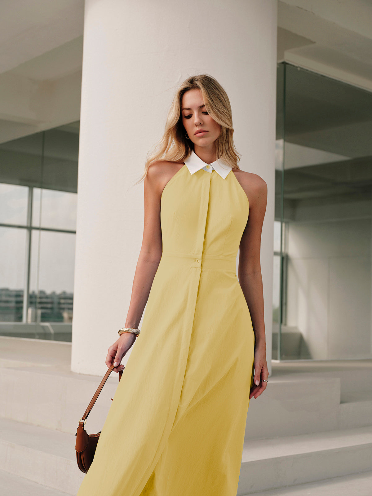 Ärmelloses Viza-Kleid mit Knopfleiste und Kragen