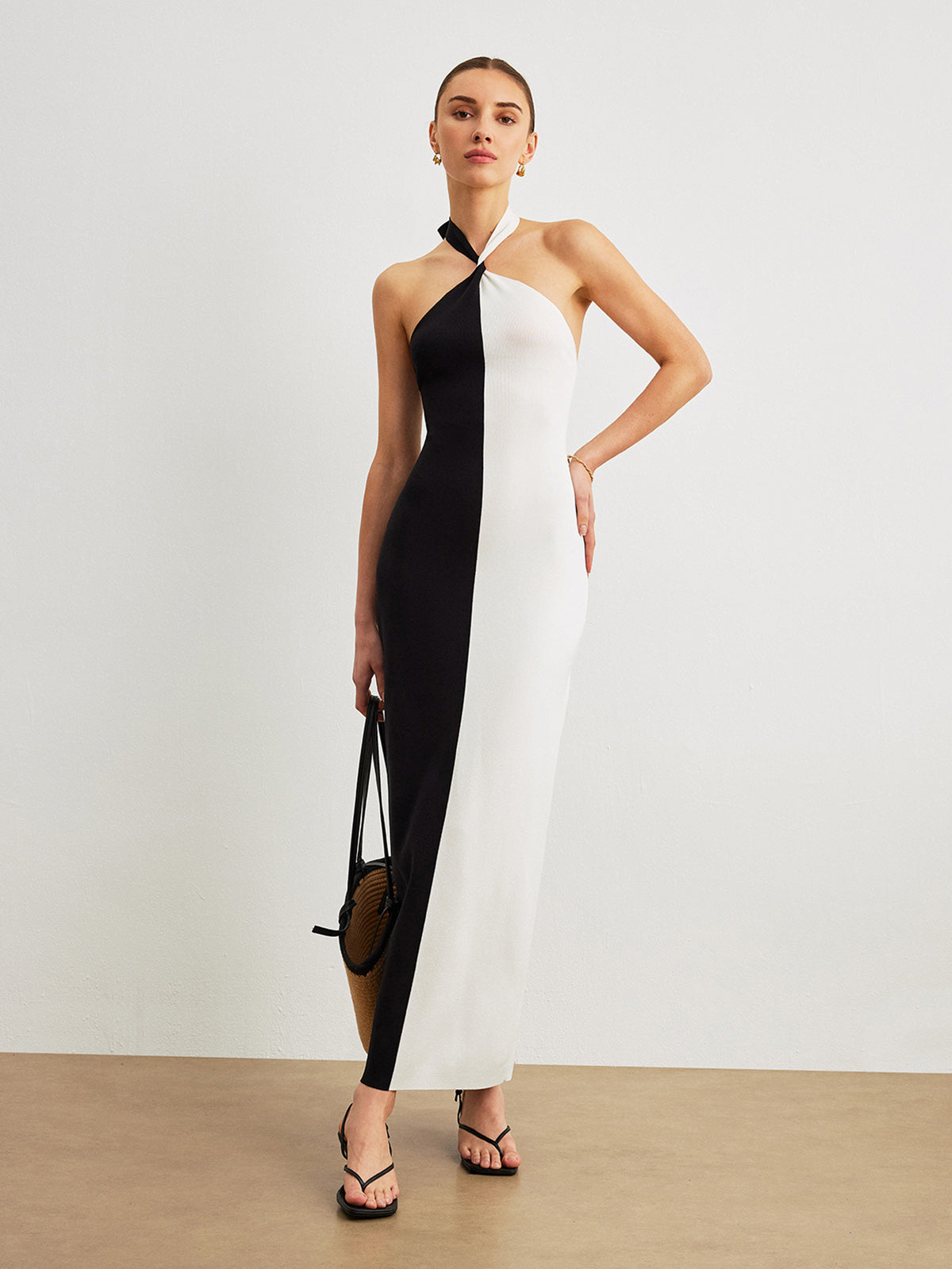 Mondfarbenes, rückenfreies Neckholder-Kleid mit Knoten