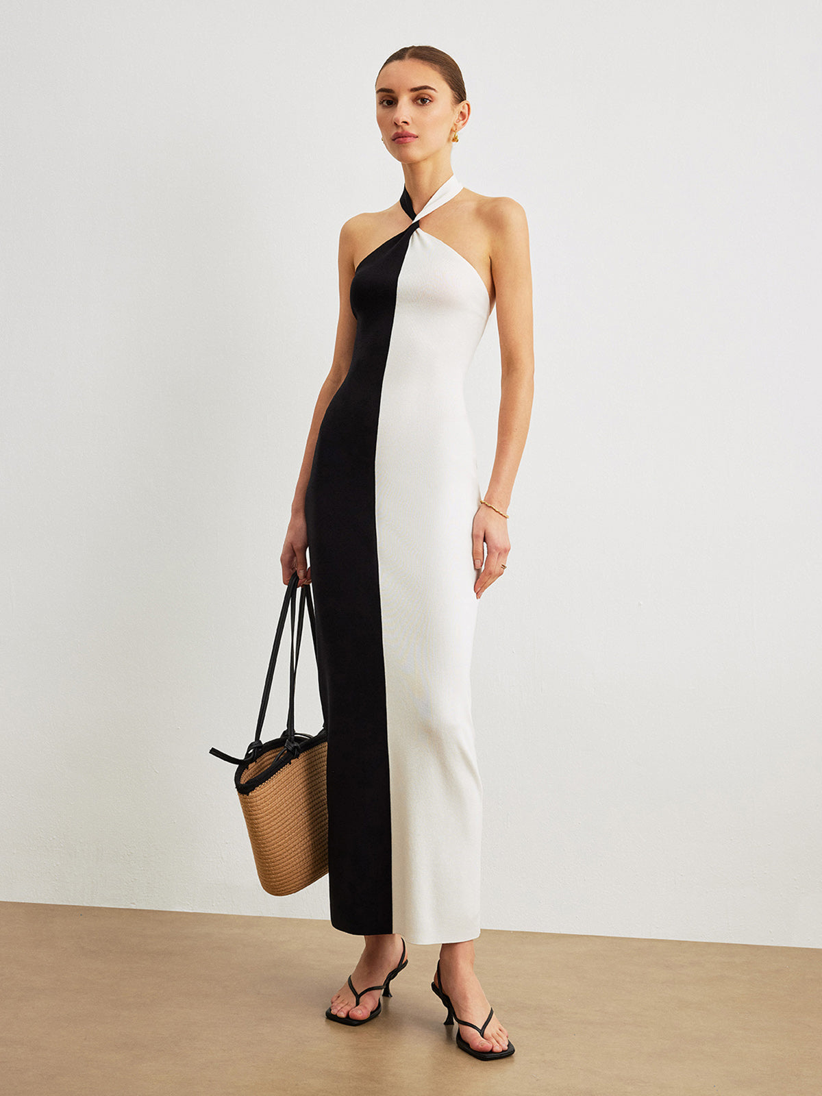 Mondfarbenes, rückenfreies Neckholder-Kleid mit Knoten