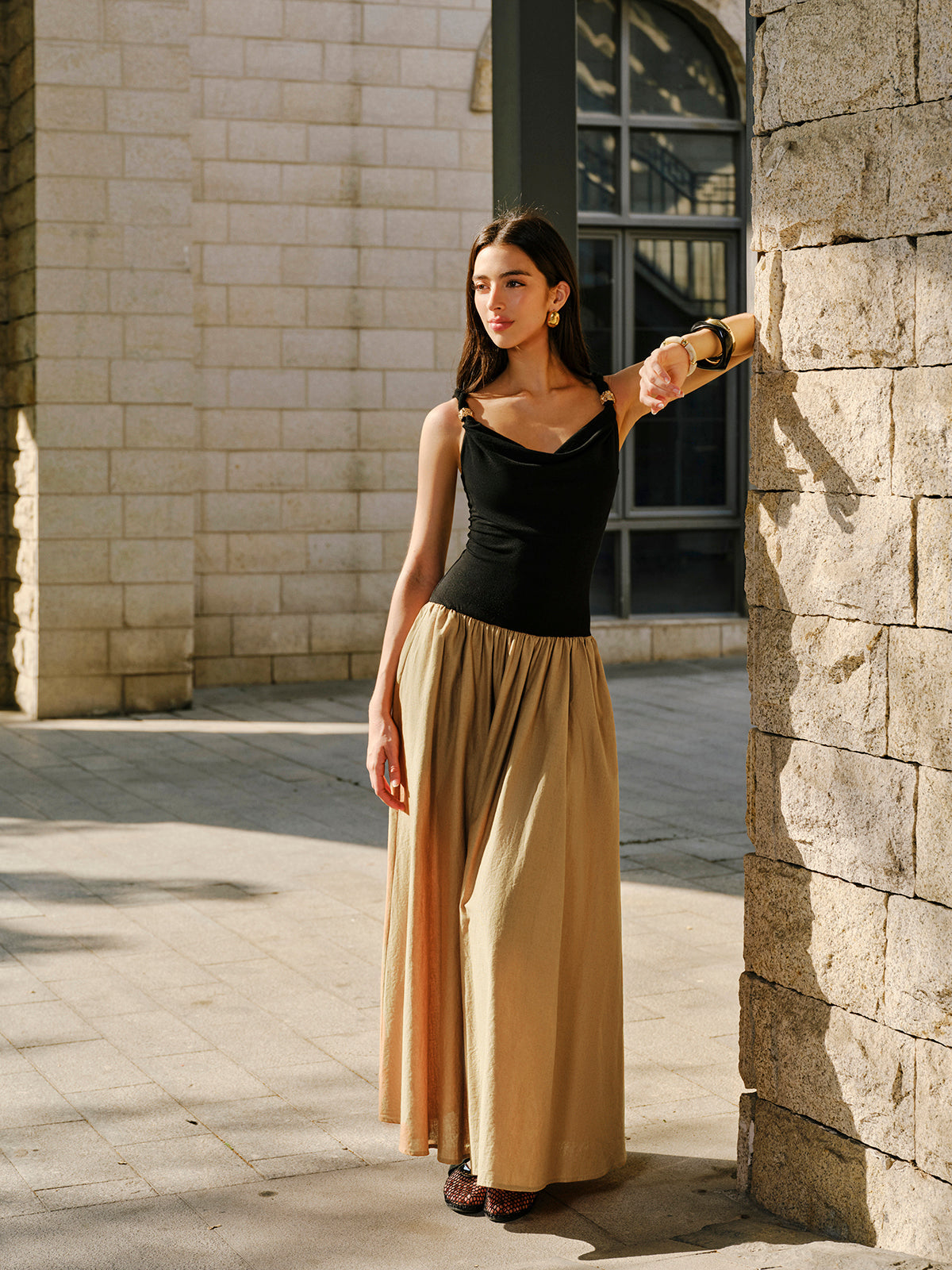 Palima – Ärmelloses Kleid mit Wasserfallausschnitt und Metalldetail aus Leinen und Baumwolle