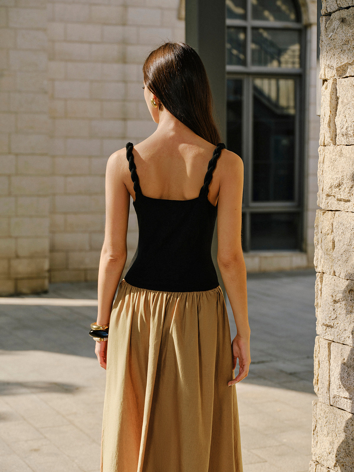 Palima – Ärmelloses Kleid mit Wasserfallausschnitt und Metalldetail aus Leinen und Baumwolle