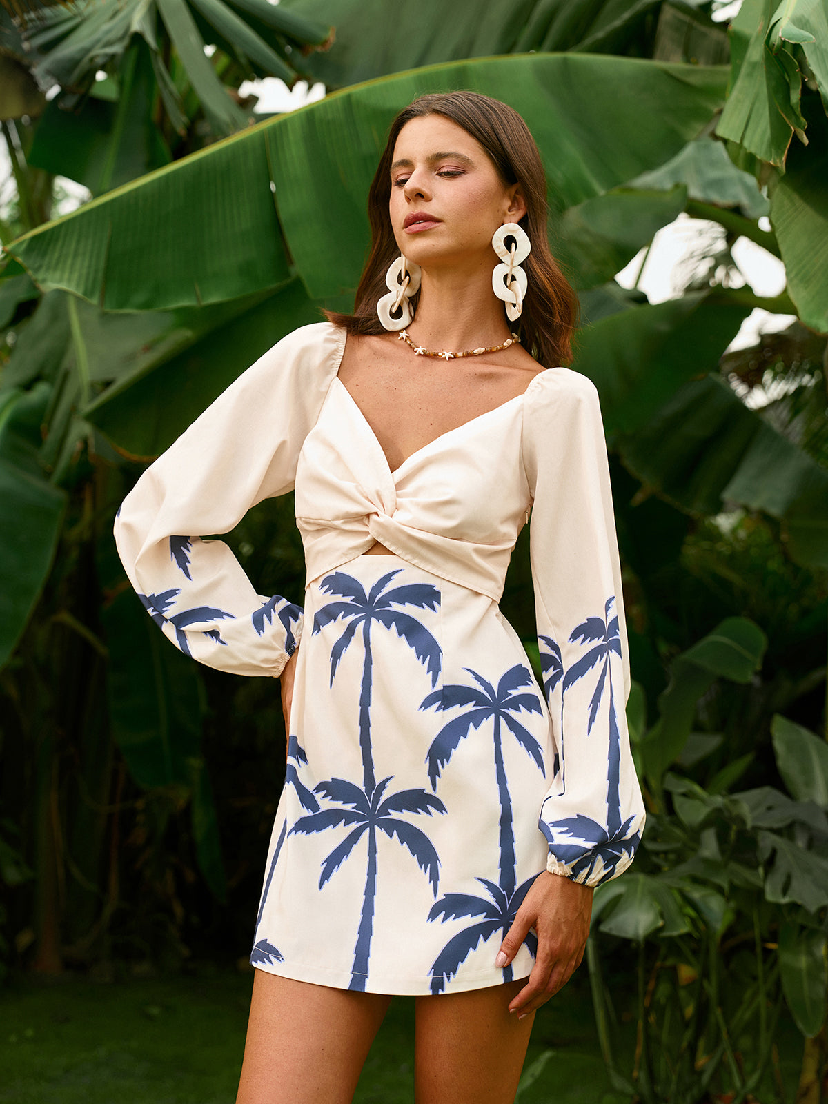Solara – Langärmliges Kleid mit verdrehtem Frontprint