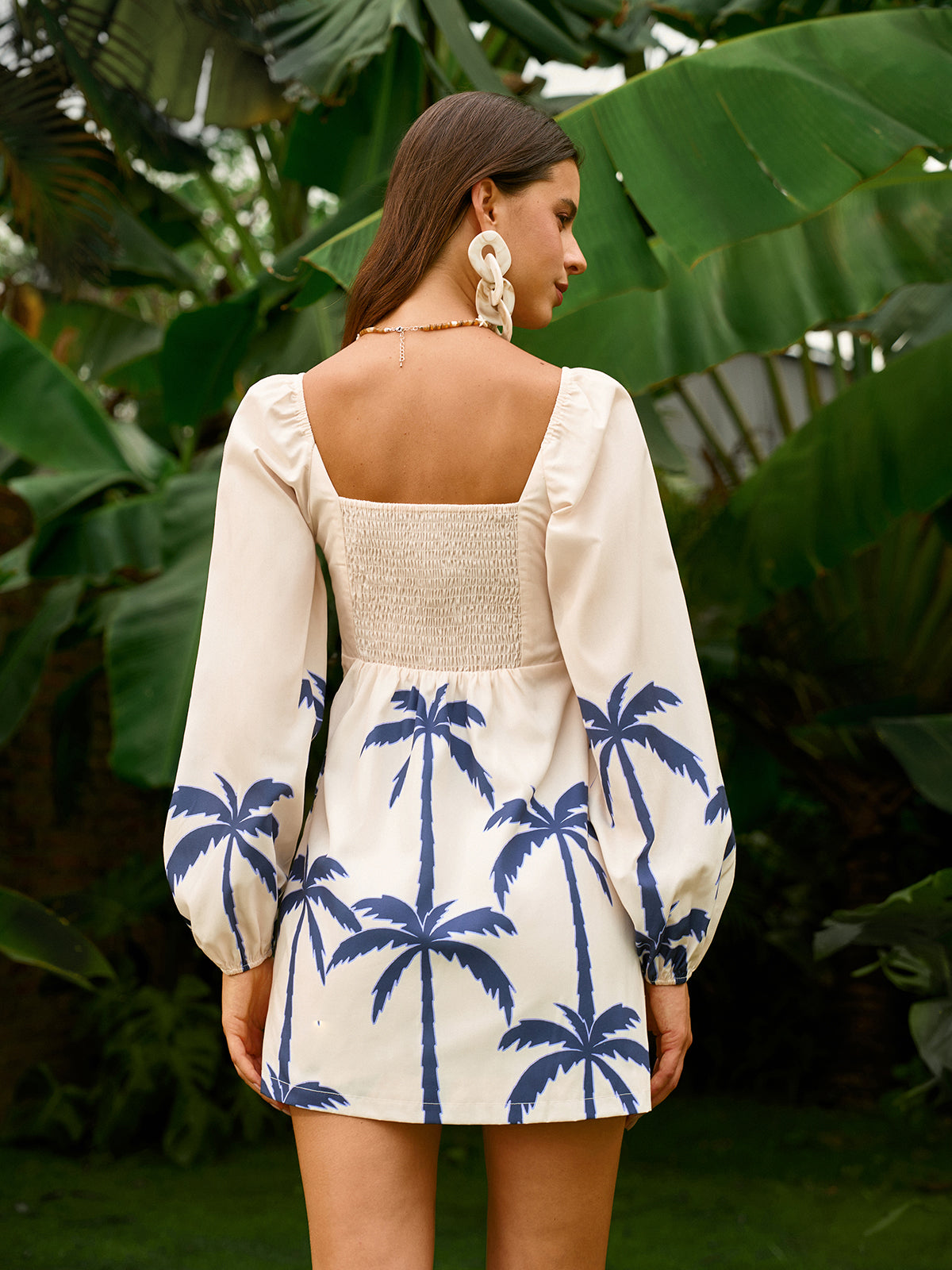 Solara – Langärmliges Kleid mit verdrehtem Frontprint