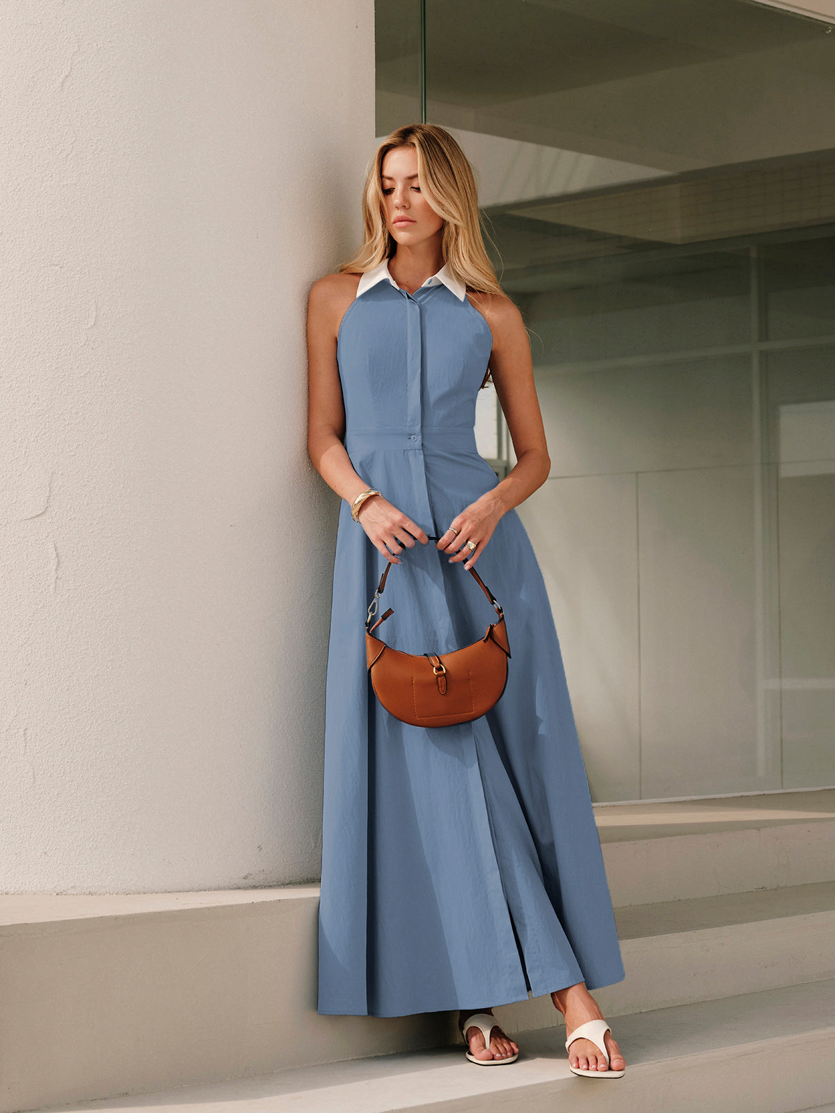 Ärmelloses Viza-Kleid mit Knopfleiste und Kragen